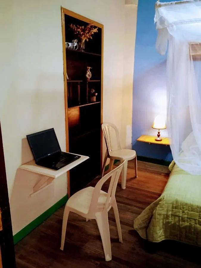 Casa Luna -Estrategica Ubicacion- Medellin Guest house